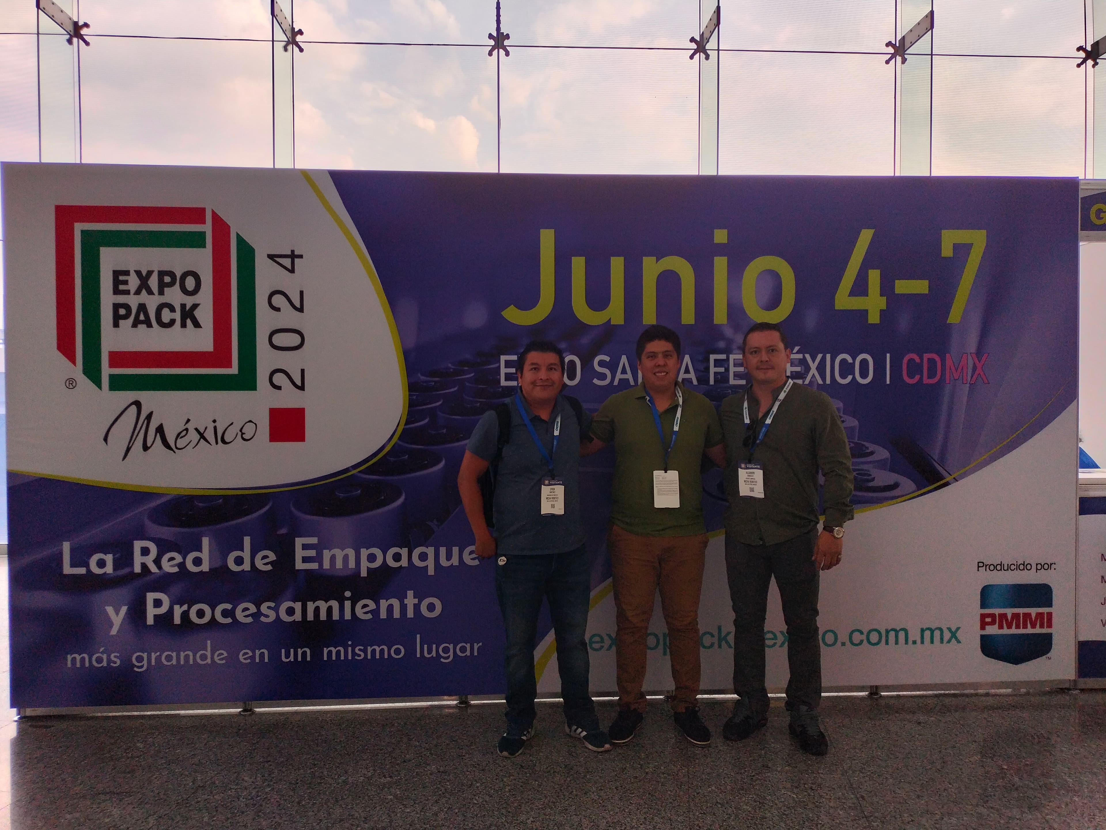 Personal de MECHA ROBOTICS configurando sistemas de visión